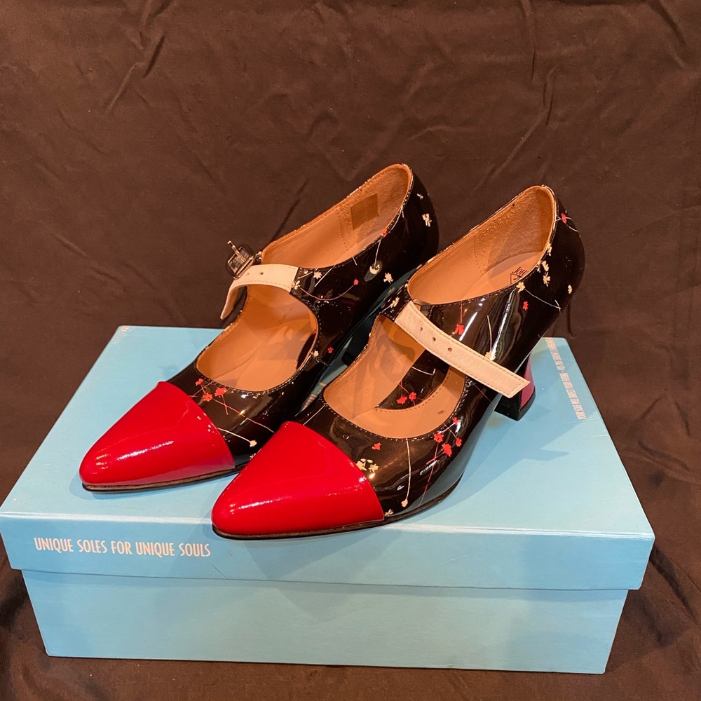JOHN FLUEVOG Red Black Patent Flower Poser SHILOH Mary Jane Heel Shoes